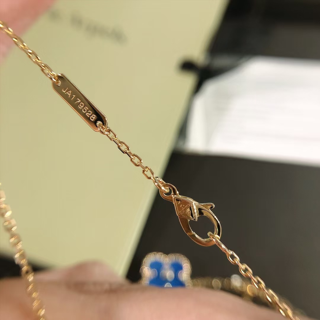 Replica Van Cleef & Arpels Magic Alhambra Pendant Necklace
