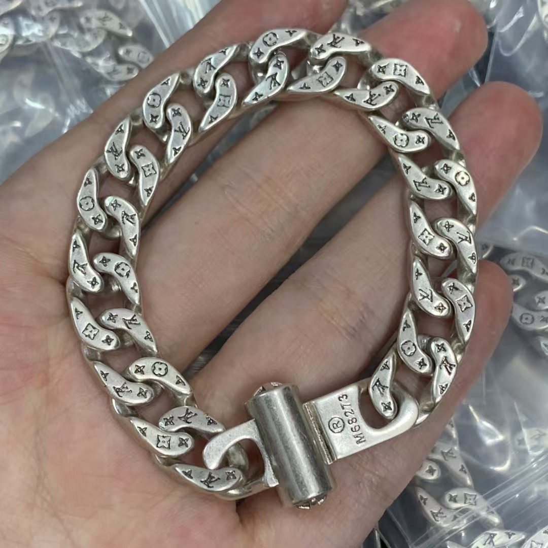 Replica Louis Vuitton Chunky Flat Cuban Chain Bracelet