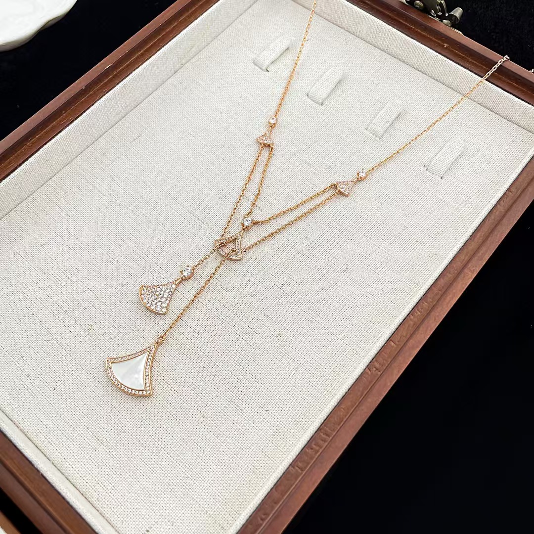 Replica Bvlgari Divas' Dream Necklace