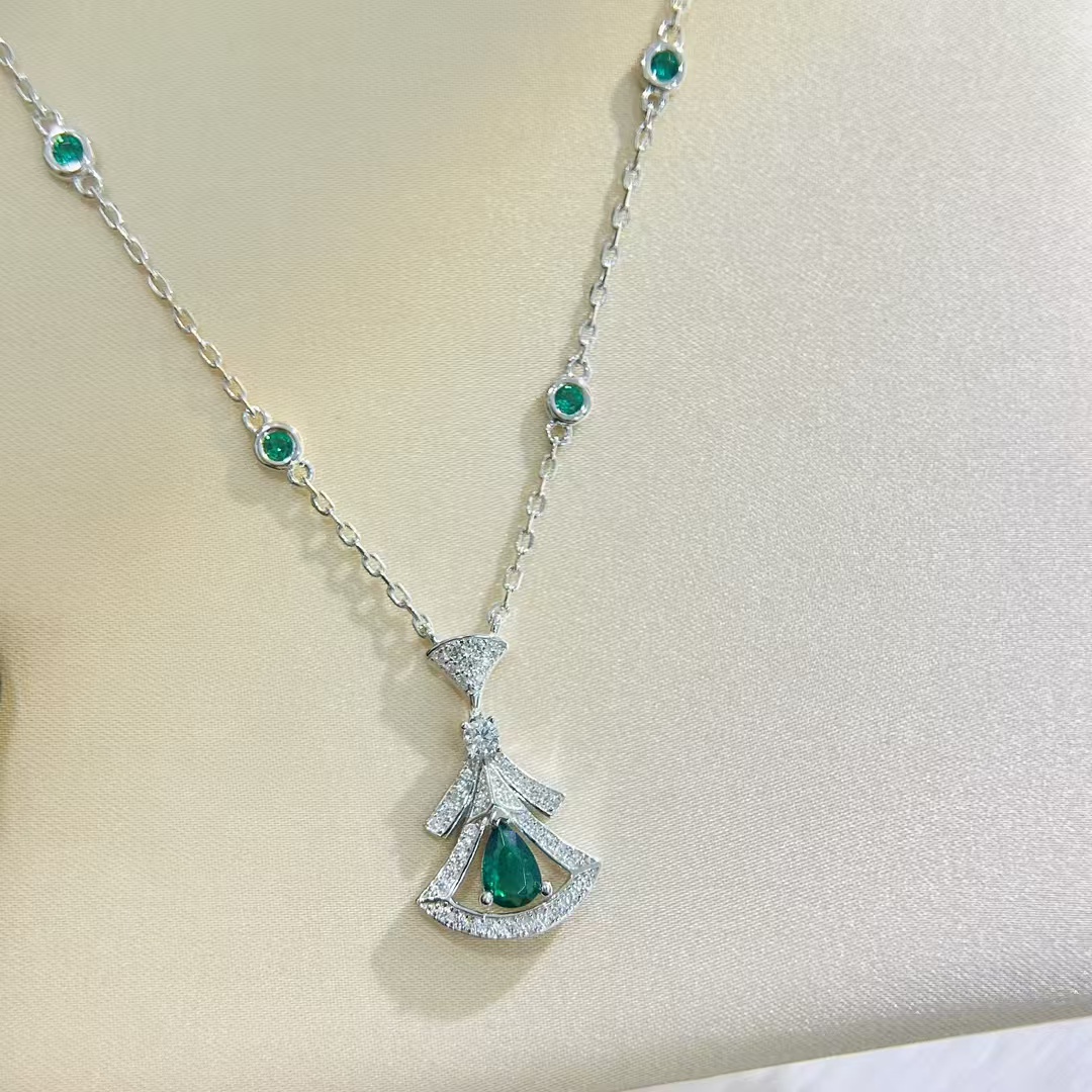 Replica Bvlgari Divas' Dream Necklace