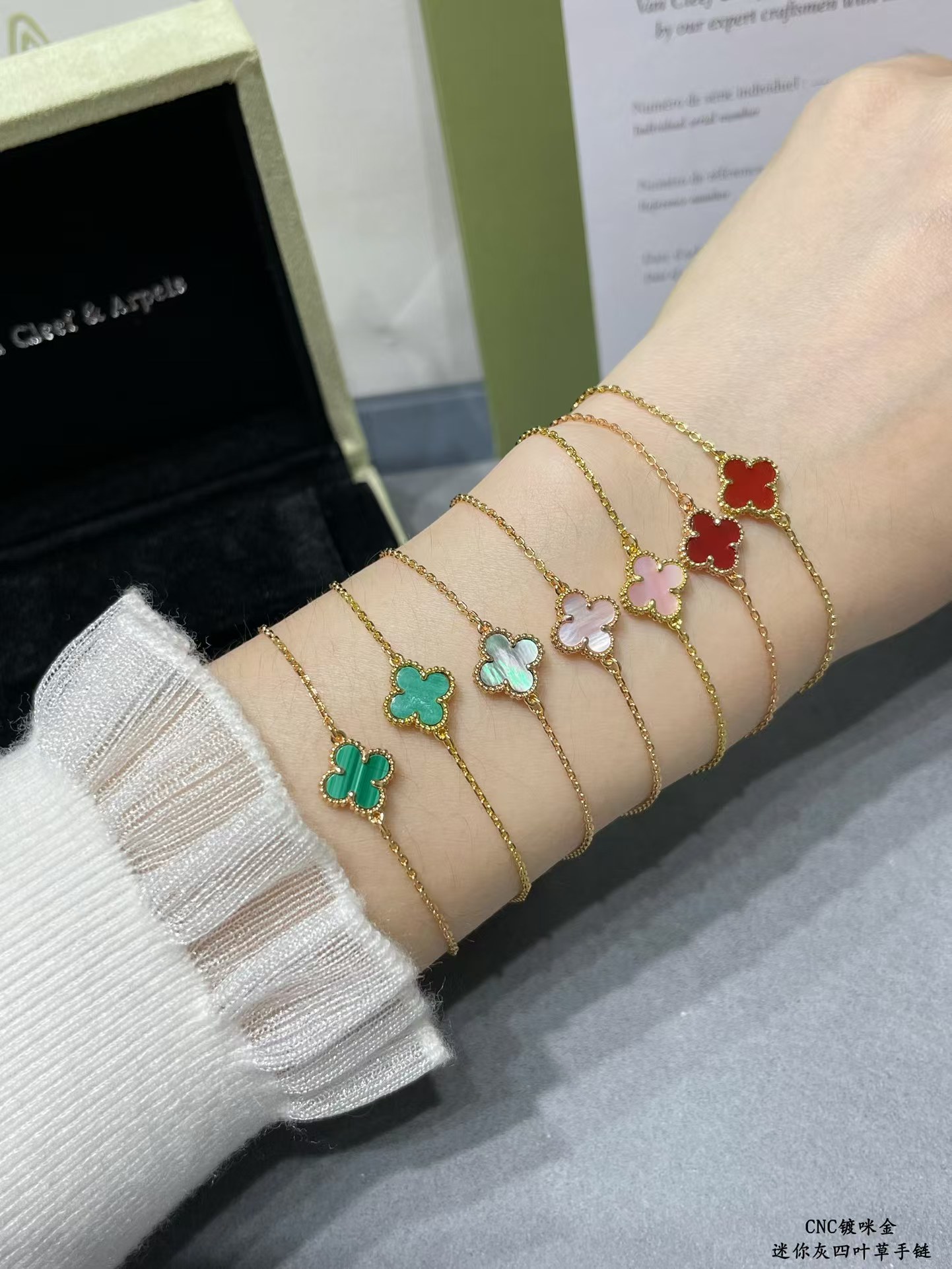 replica Van Cleef & Arpels Natural Grey Mother of Pearl Single Clover Bracelet