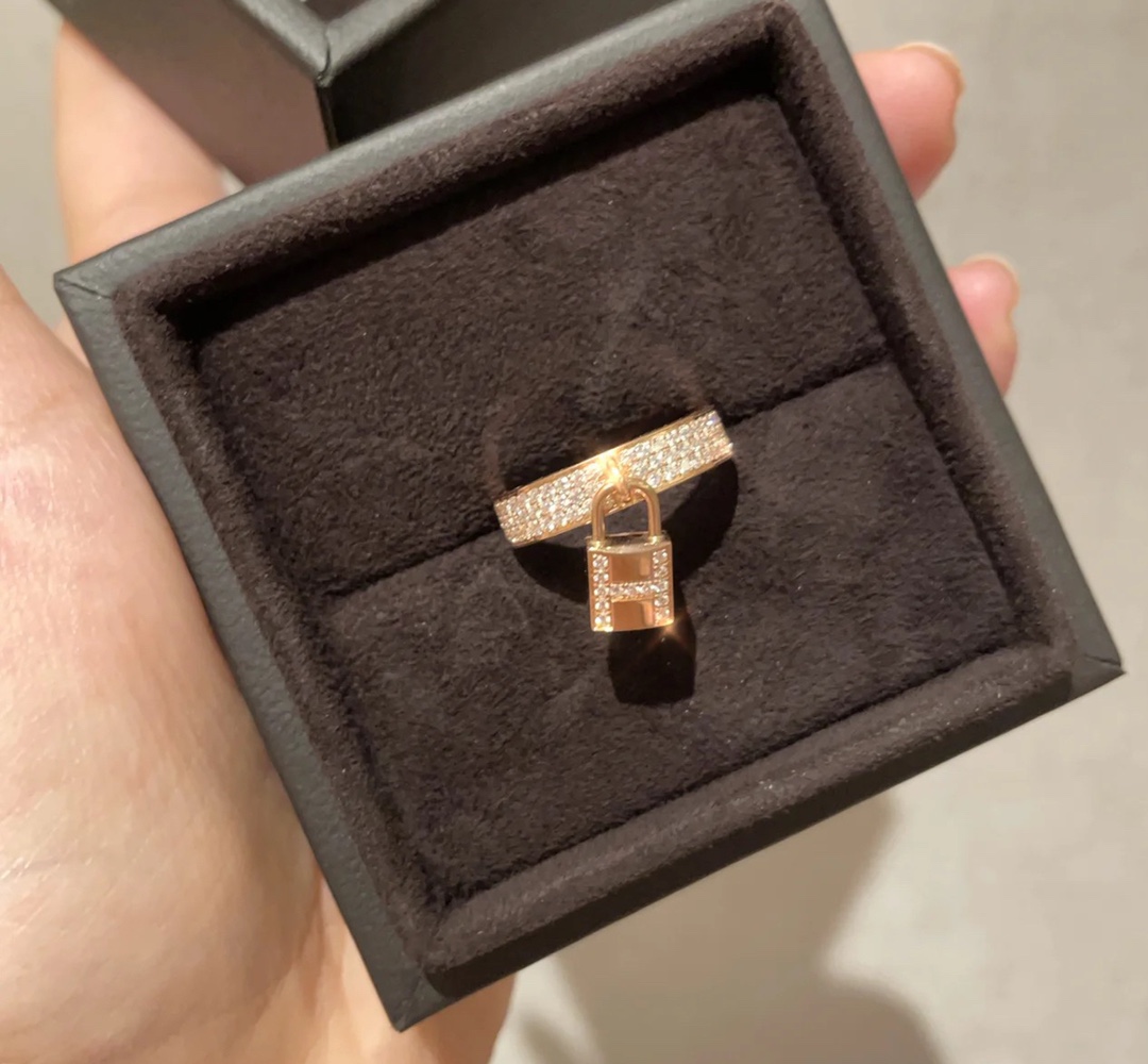 Replica Hermes Diamond Paved Lock Ring