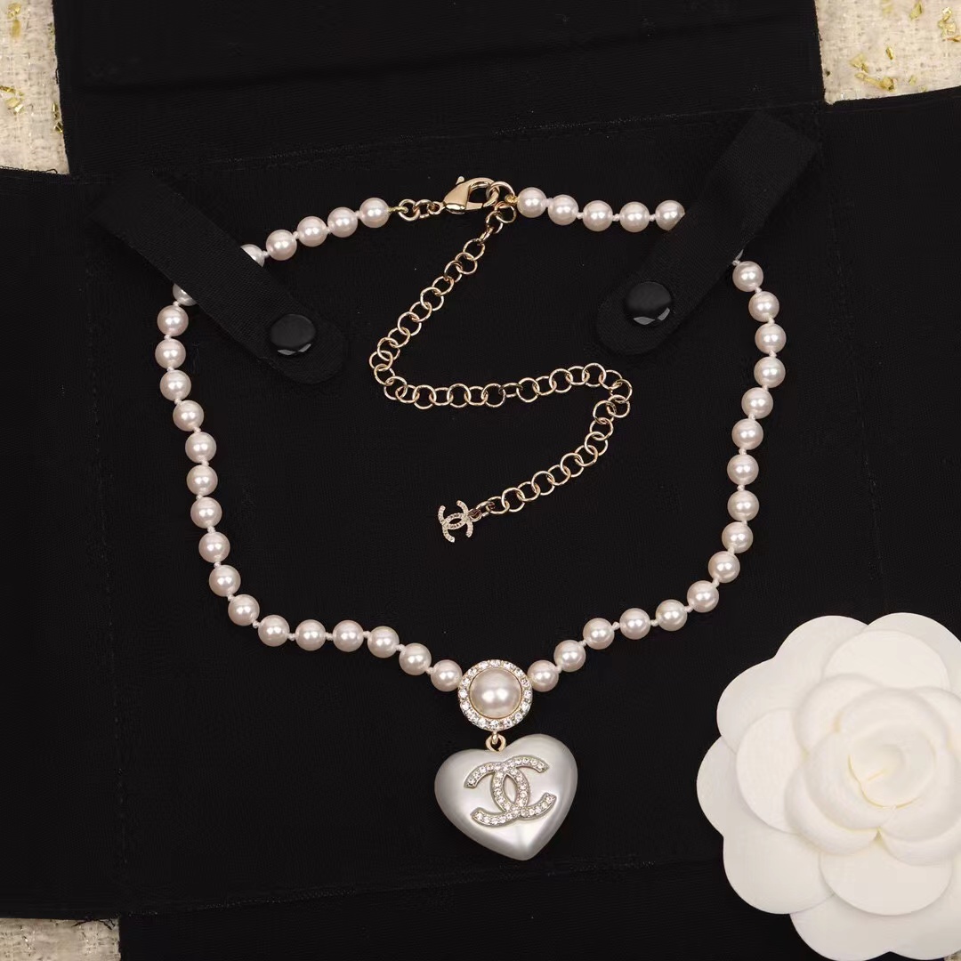 Replica Chanel Princess Style Heart Pendant Pearl Necklace