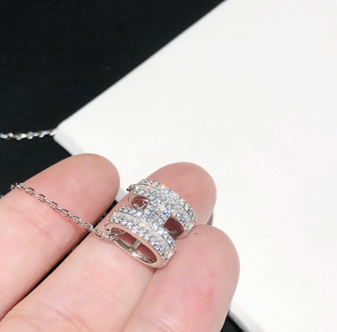 Replica Hermes Diamond Paved H Pendant Necklace