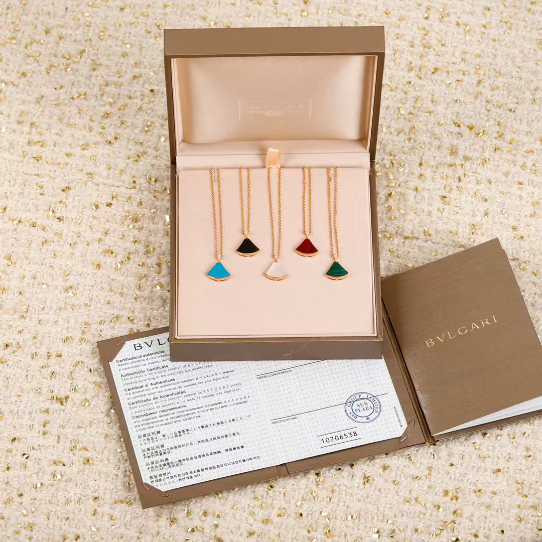 Replica Bvlgari Divas' Dream Necklace