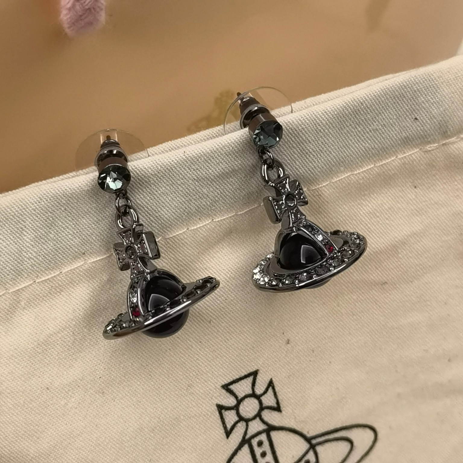 Replica Vivienne Westwood Punk Style Cool Girl Black Saturn Earrings