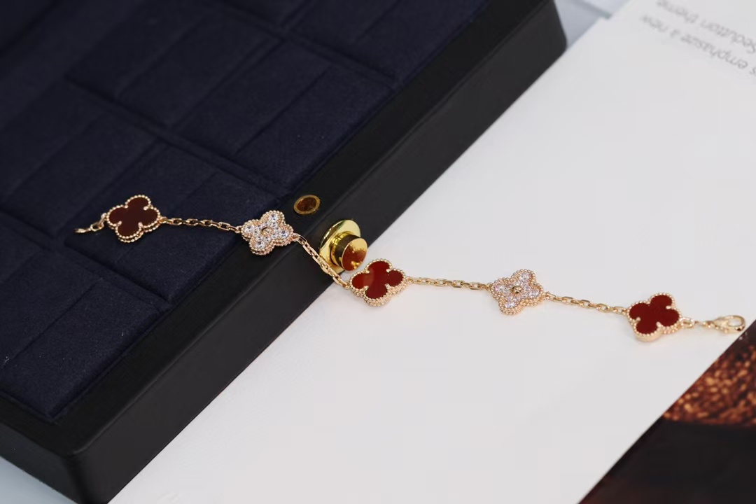 Replica Van Cleef & Arpels Carnelian Five Clover Bracelet 5 Motifs
