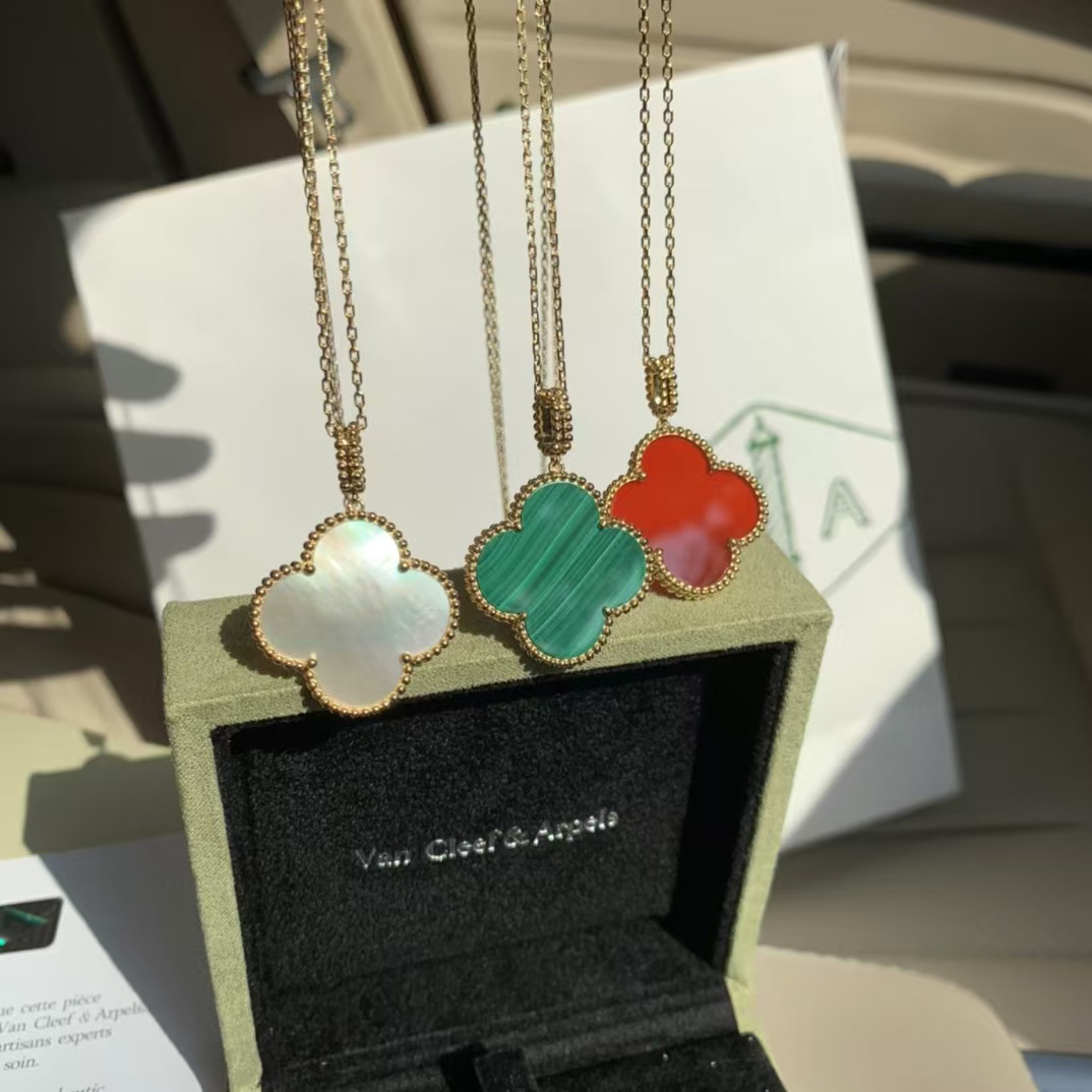 replica Van Cleef & Arpels Vintage Alhambra Pendant Large Clover Sweater Necklace