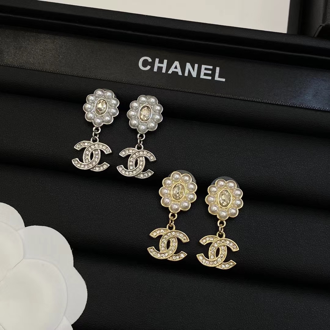 Replica Chanel Pearl Flower Stud Earrings