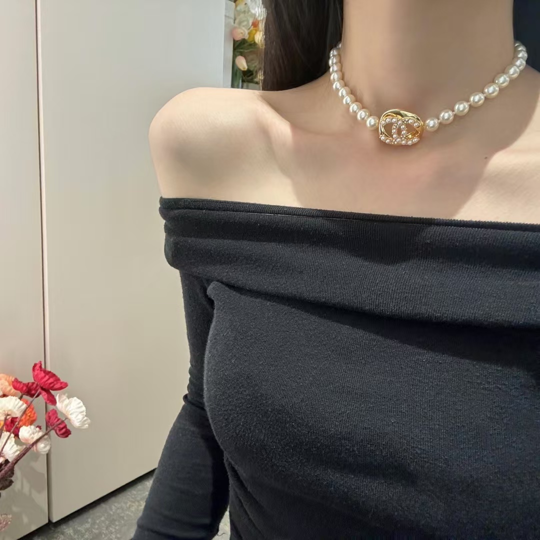 Replica Chanel Round Double C Pendant Pearl Choker Necklace
