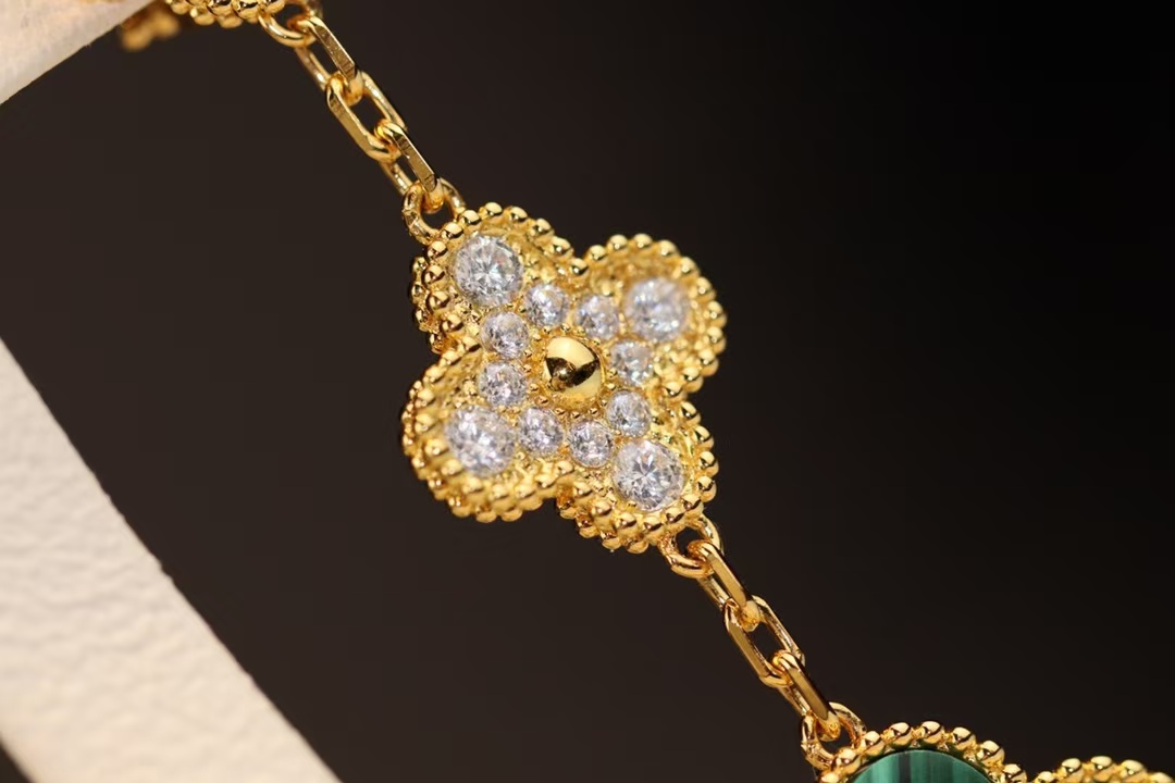 Replica Van Cleef & Arpels Magic Alhambra Earrings 3 Motifs