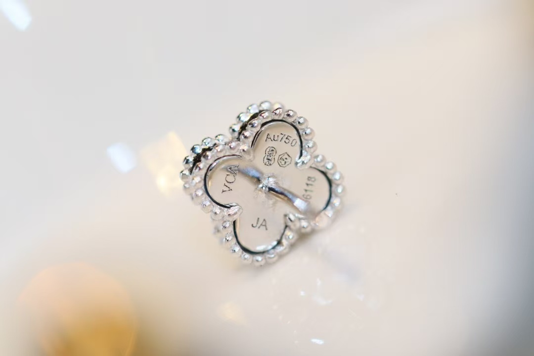 Replica Van Cleef & Arpels Sweet Alhambra Earstuds Earring - Mini
