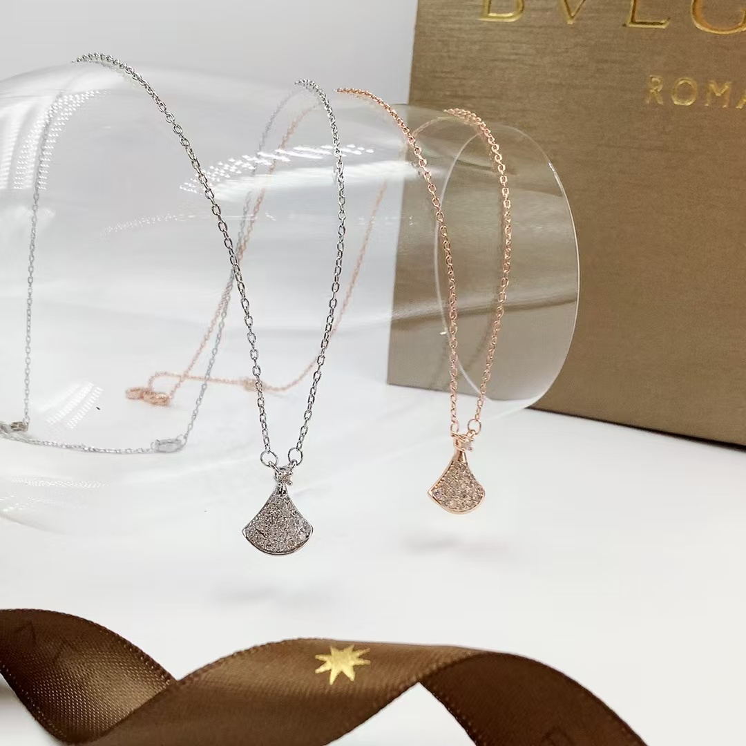 Replica Bvlgari Divas' Dream Necklace
