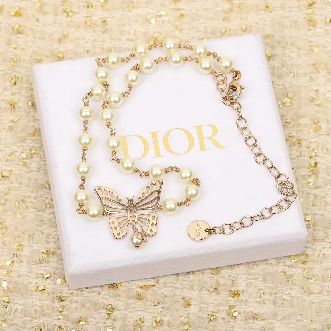 Replica Dior Hollow Butterfly Pendant Pearl Necklace