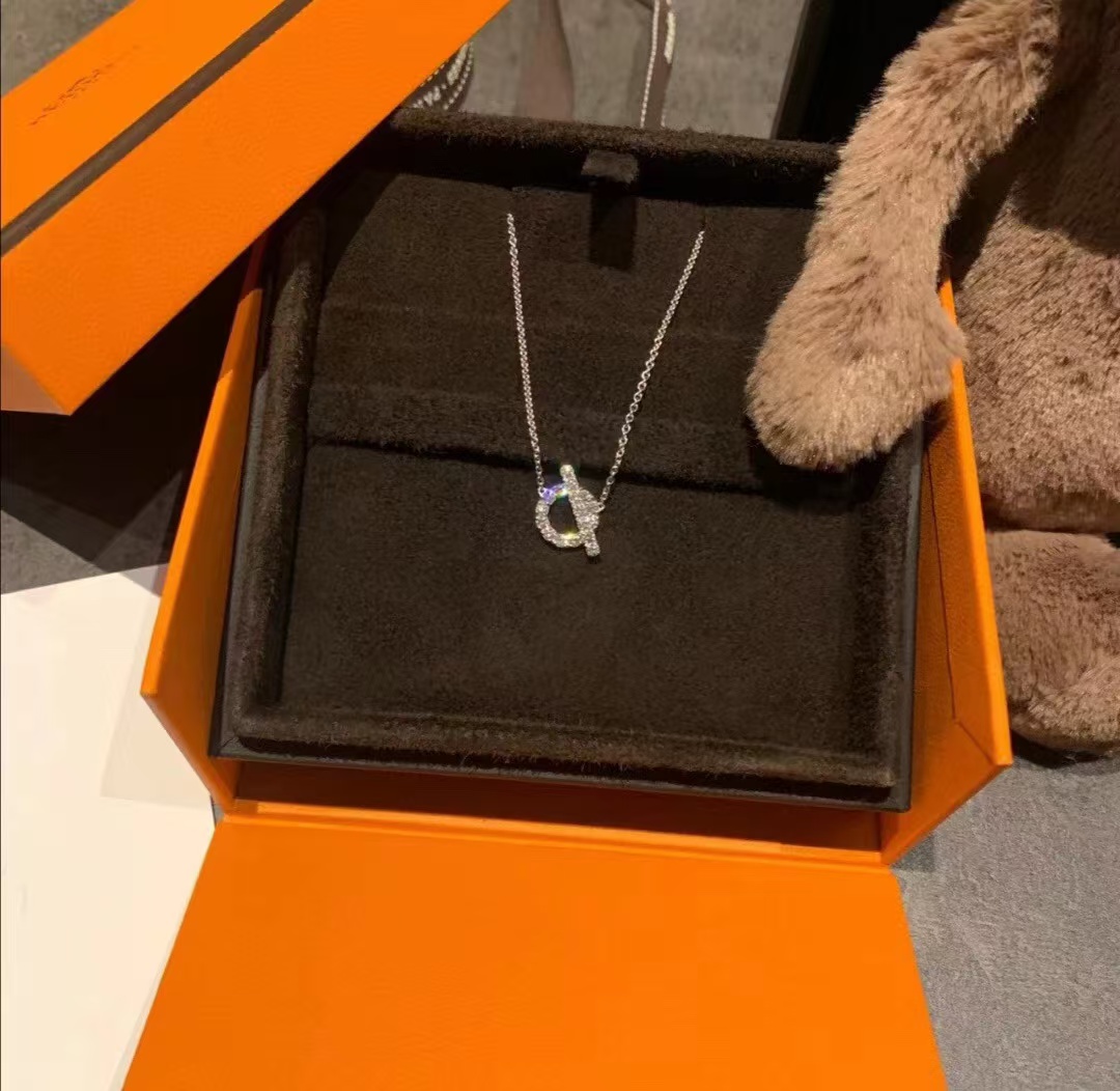 Replica Hermes Q Pendant Necklace