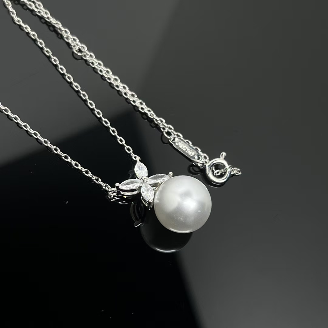 Replica Tiffany Victoria Pearl and Diamond Pendant Necklace