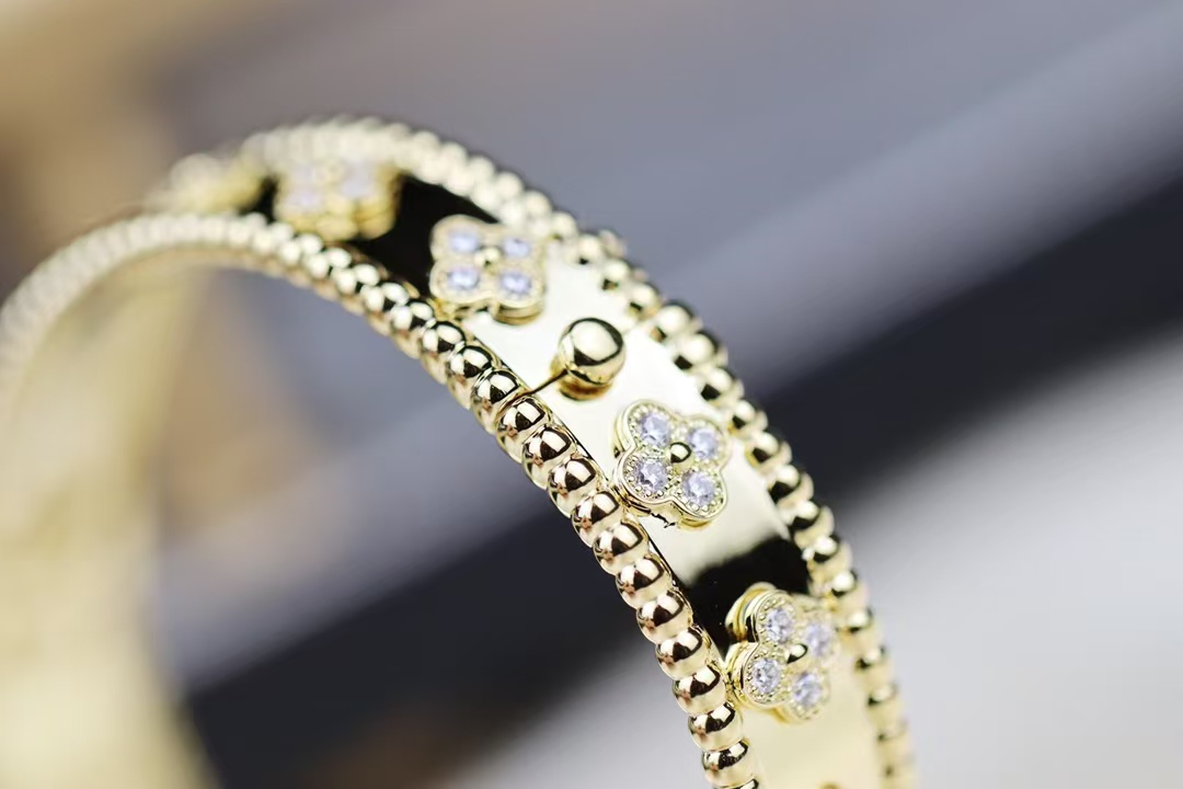 Replica Van Cleef & Arpels Perlée Clovers Bracelet, Medium Bangle