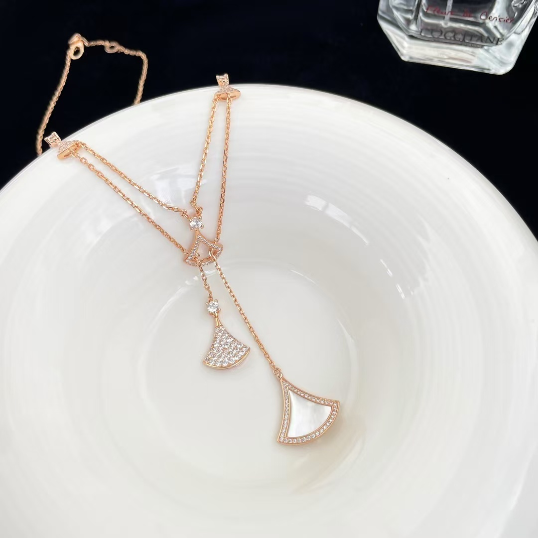 Replica Bvlgari Divas' Dream Necklace