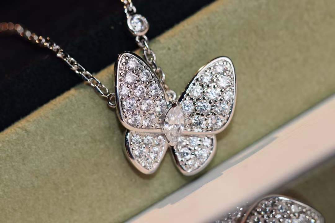 Replica Van Cleef & Arpels Two Butterfly Pendant Necklace