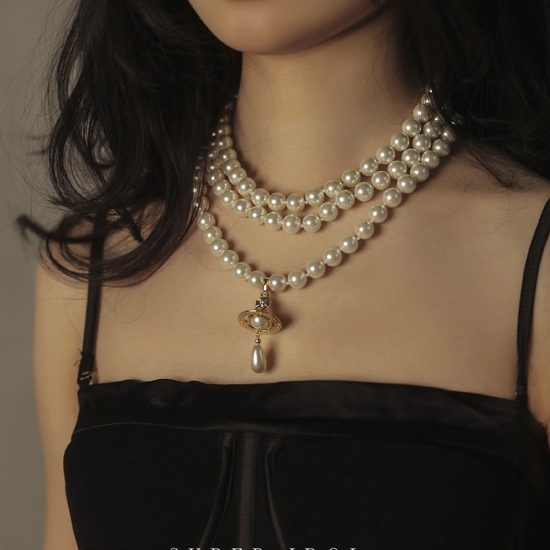 Replica Vivienne Westwood Teardrop Saturn Three Row Pearl Necklace