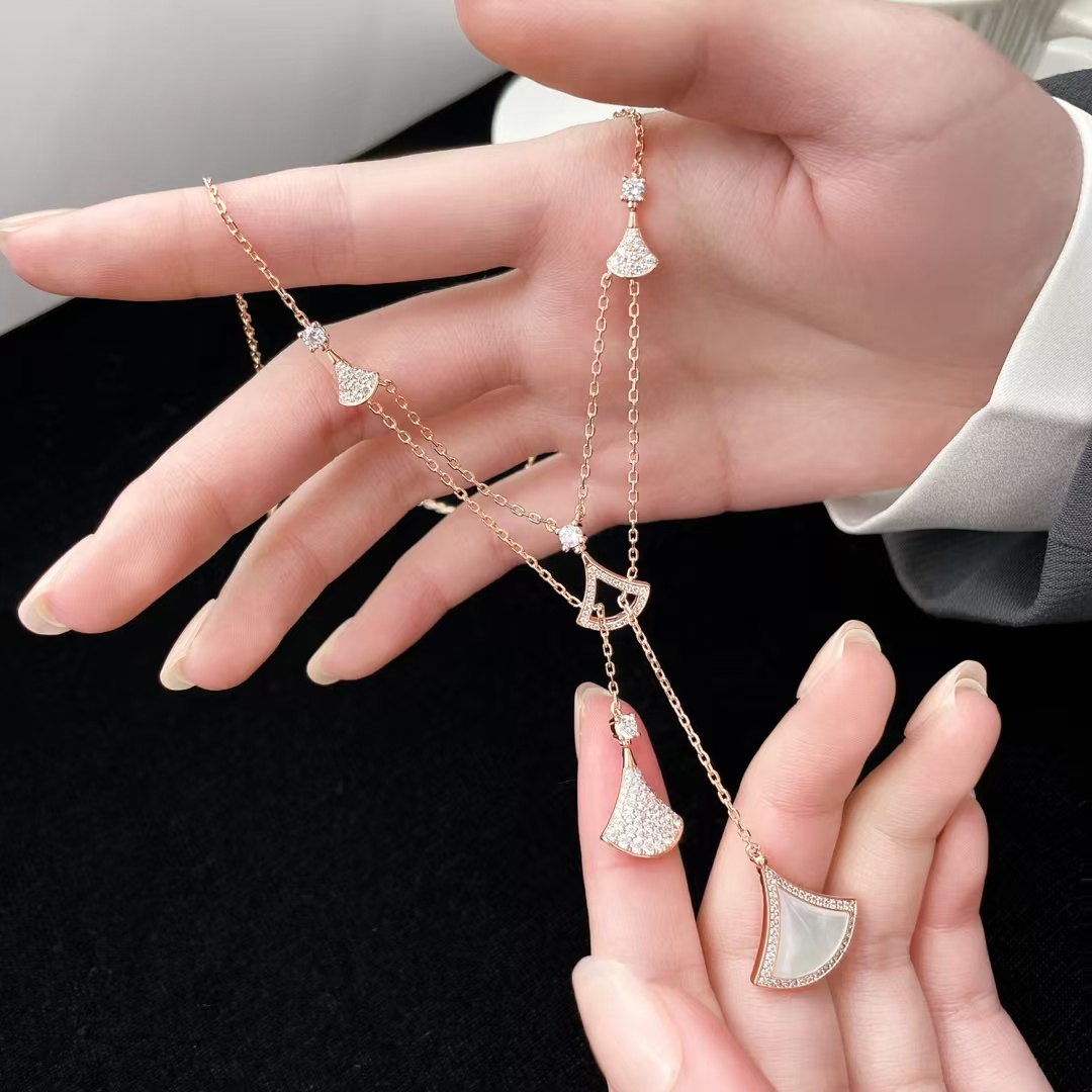 Replica Bvlgari Divas' Dream Necklace
