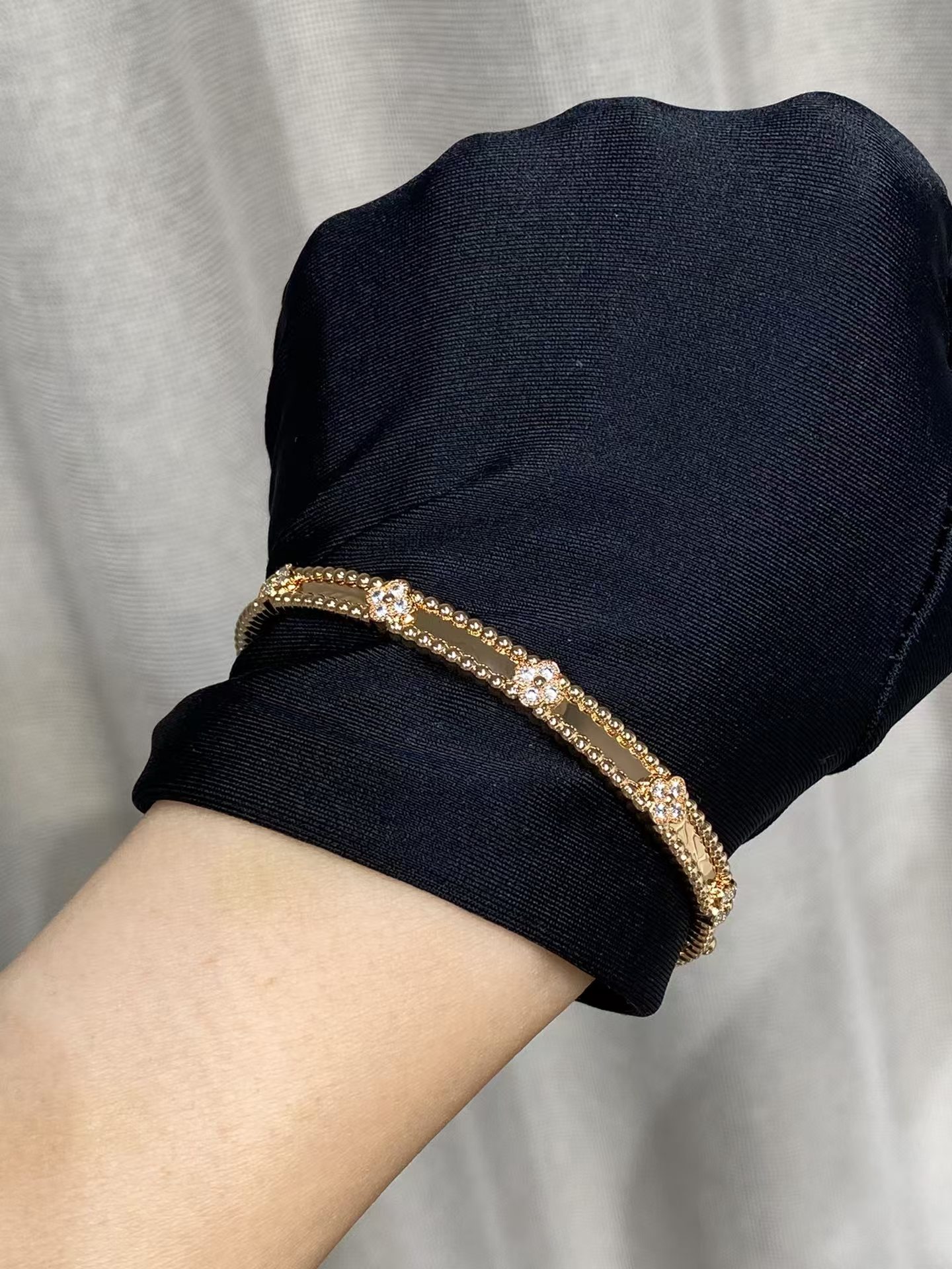 Replica Van Cleef & Arpels Perlée Sweet Clovers Bracelet, Medium Model
