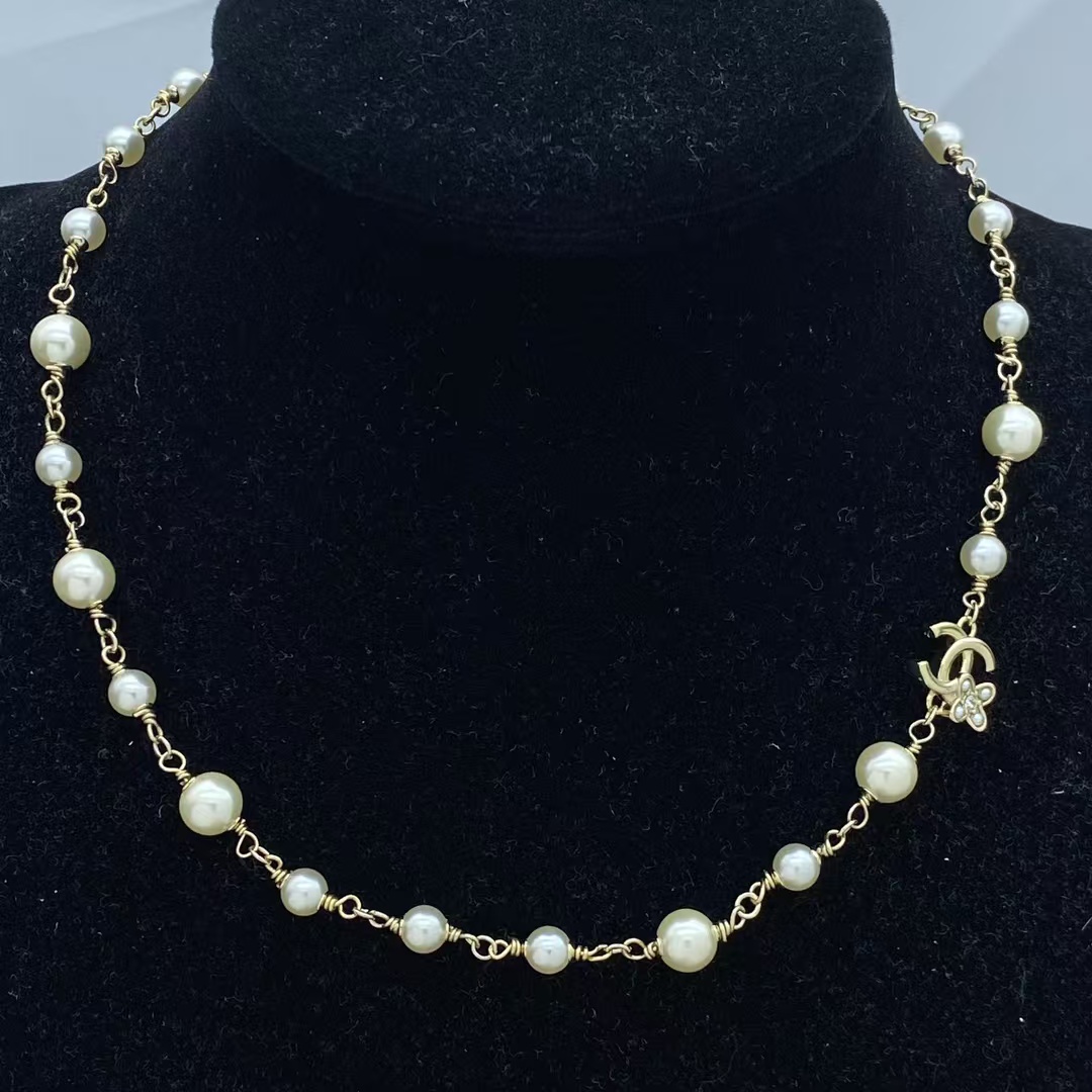 Replica Chanel Pearl with Chain Necklace