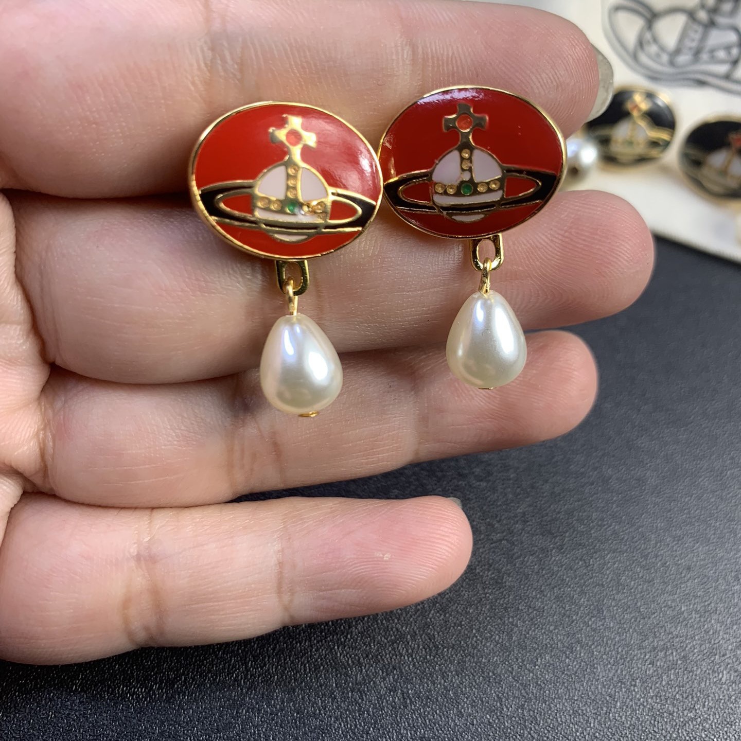 Replica Vivienne Westwood Enamel Detachable  Teardrop Pearl Earrings