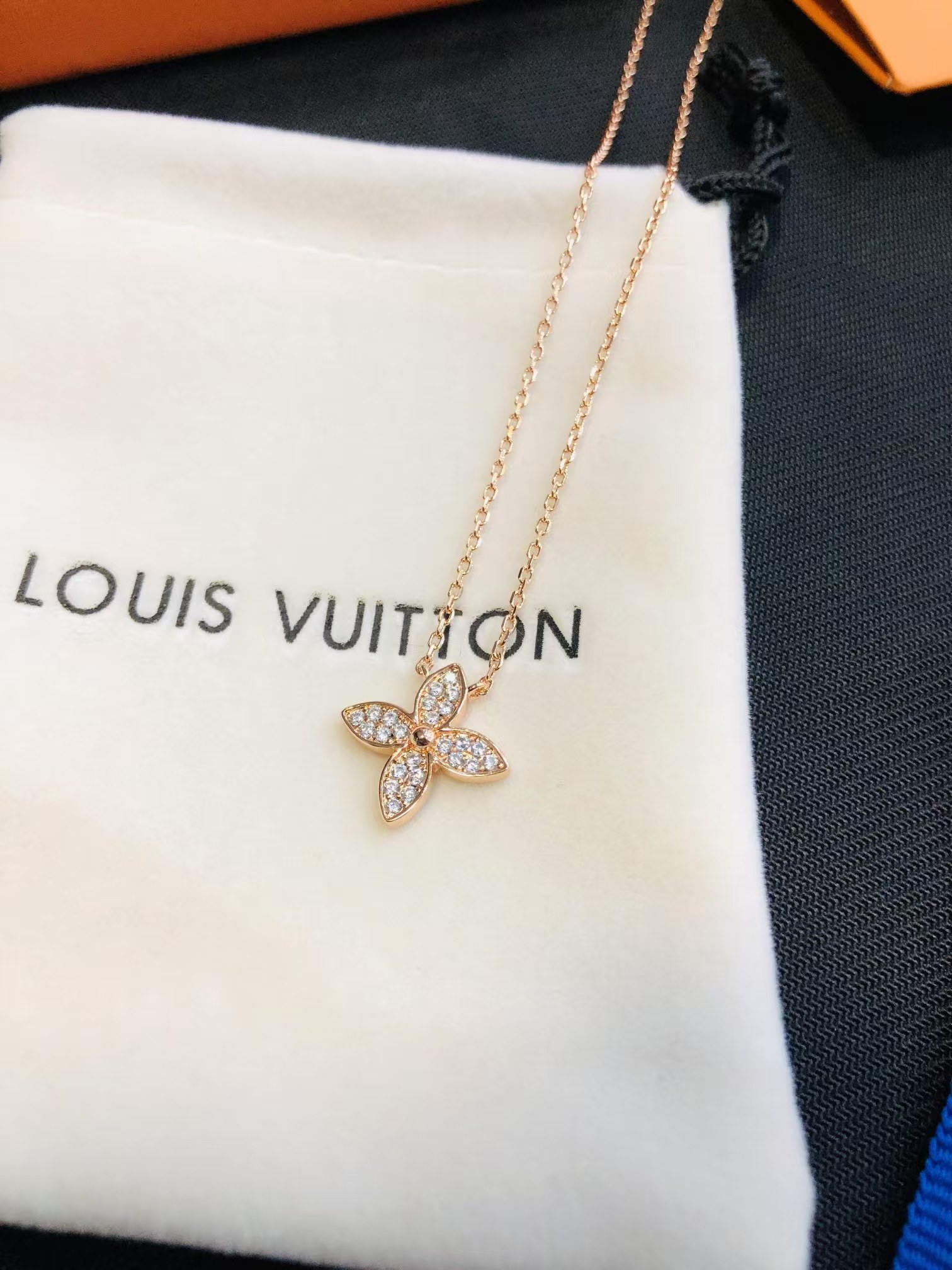 Replica Louis Vuitton Idylle Blossom Pendant Necklace-One Flower