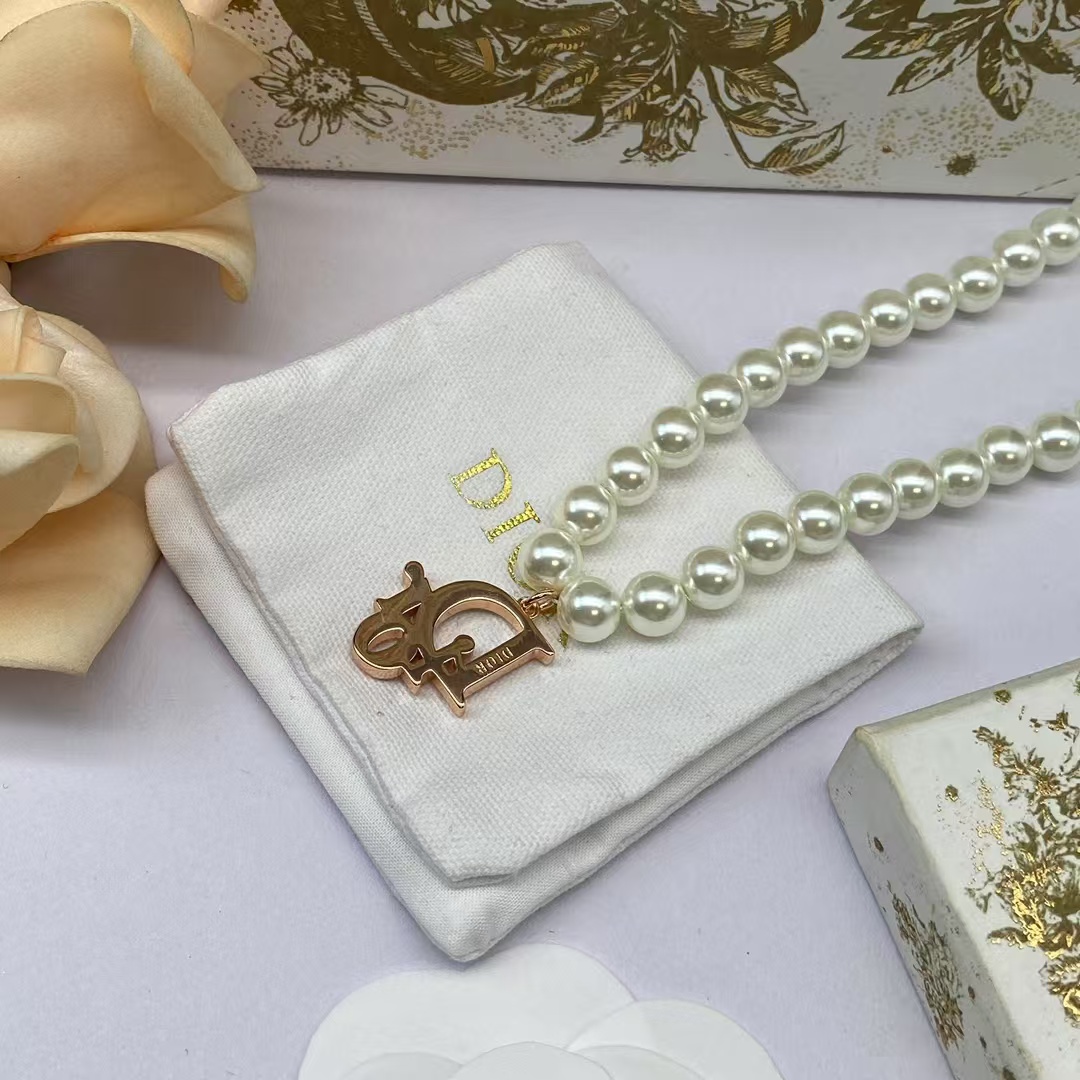 Replica Dior Letters Pendant Pearl Necklace