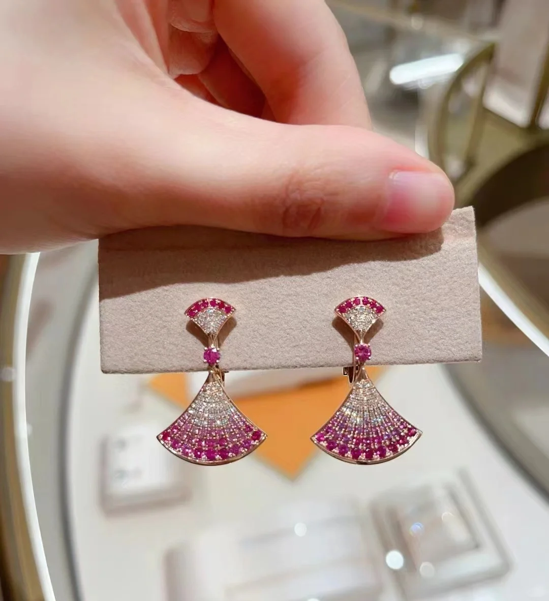 Replica Bvlgari Divas’ Dream Earrings - Full Diamond