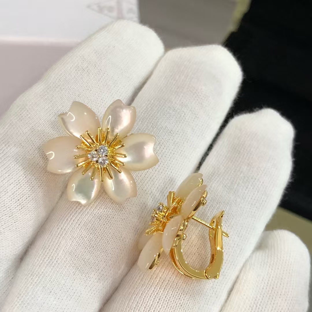 Replica Van Cleef & Arpels Rose de Noël Christmas Earrings