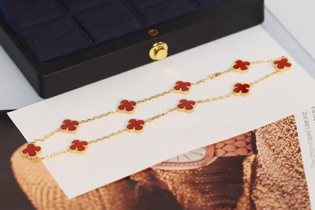 Replica Van Cleef & Arpels Vintage Alhambra Necklace, 10 Motifs