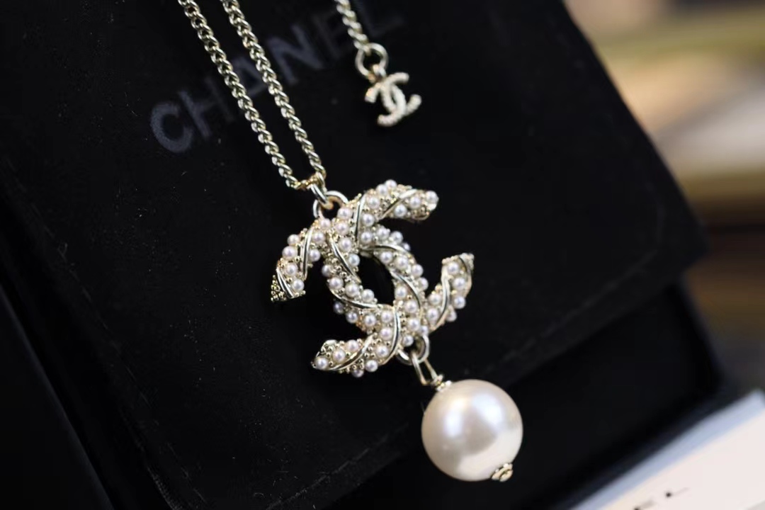Replica Chanel Long Sweater Pearl Drop Necklace