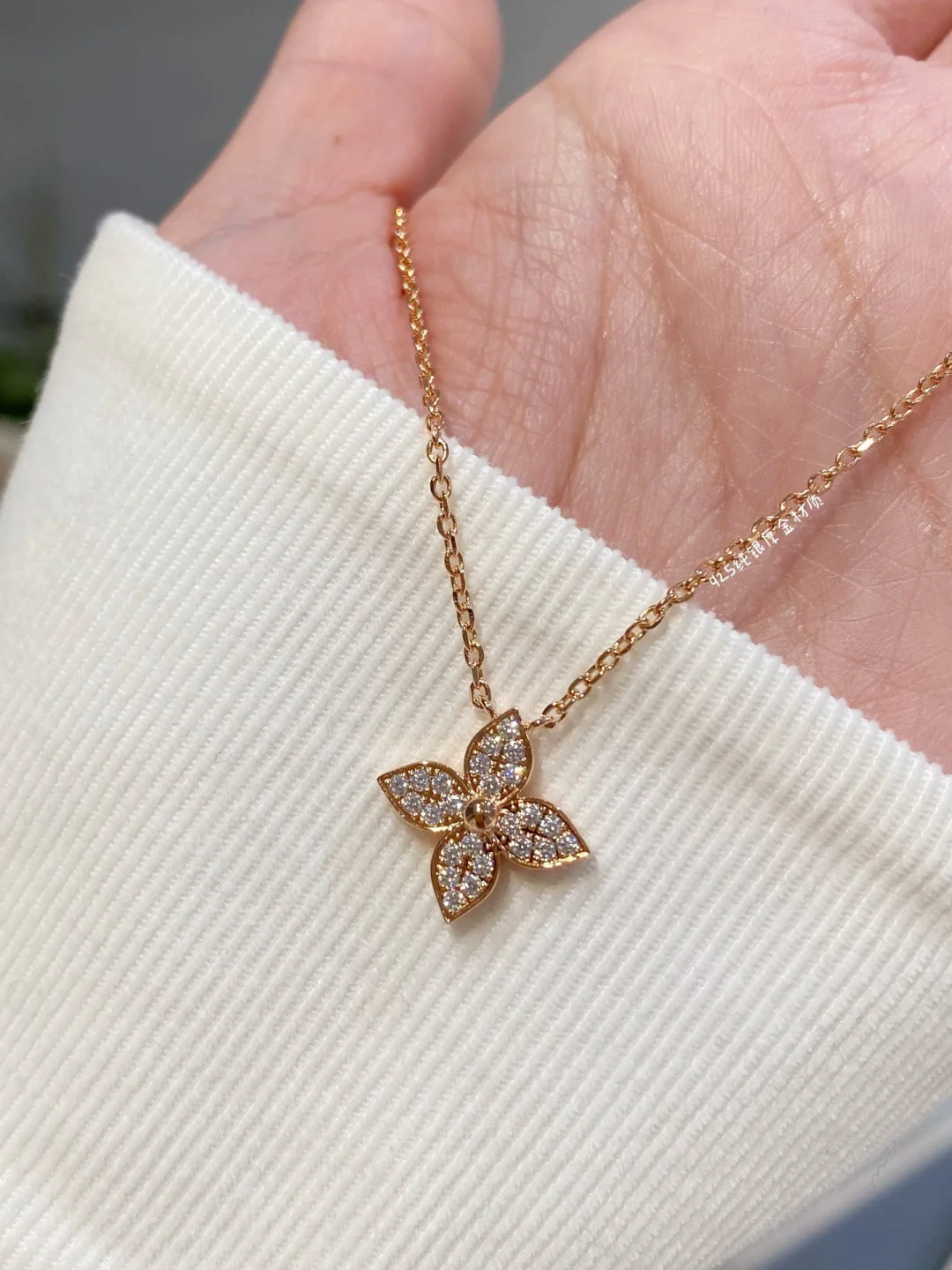 Replica Louis Vuitton Idylle Blossom Pendant Necklace-One Flower