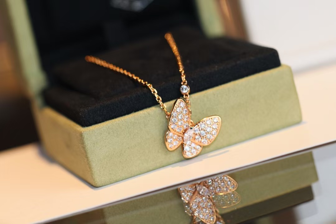 Replica Van Cleef & Arpels Two Butterfly Pendant Necklace