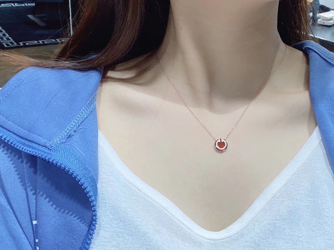 Replica Tiffany Limited Version Round Pendant Necklace