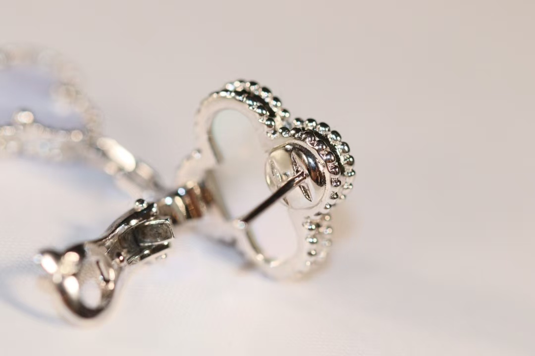 Replica Van Cleef & Arpels Magic Alhambra Earrings 3 Motifs