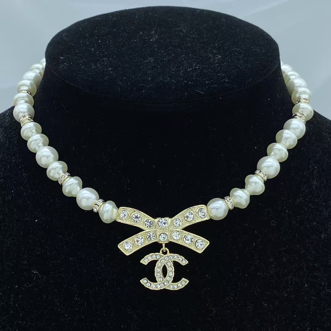 Replica Chanel Bowknot Pendant Baroque Pearl Necklace