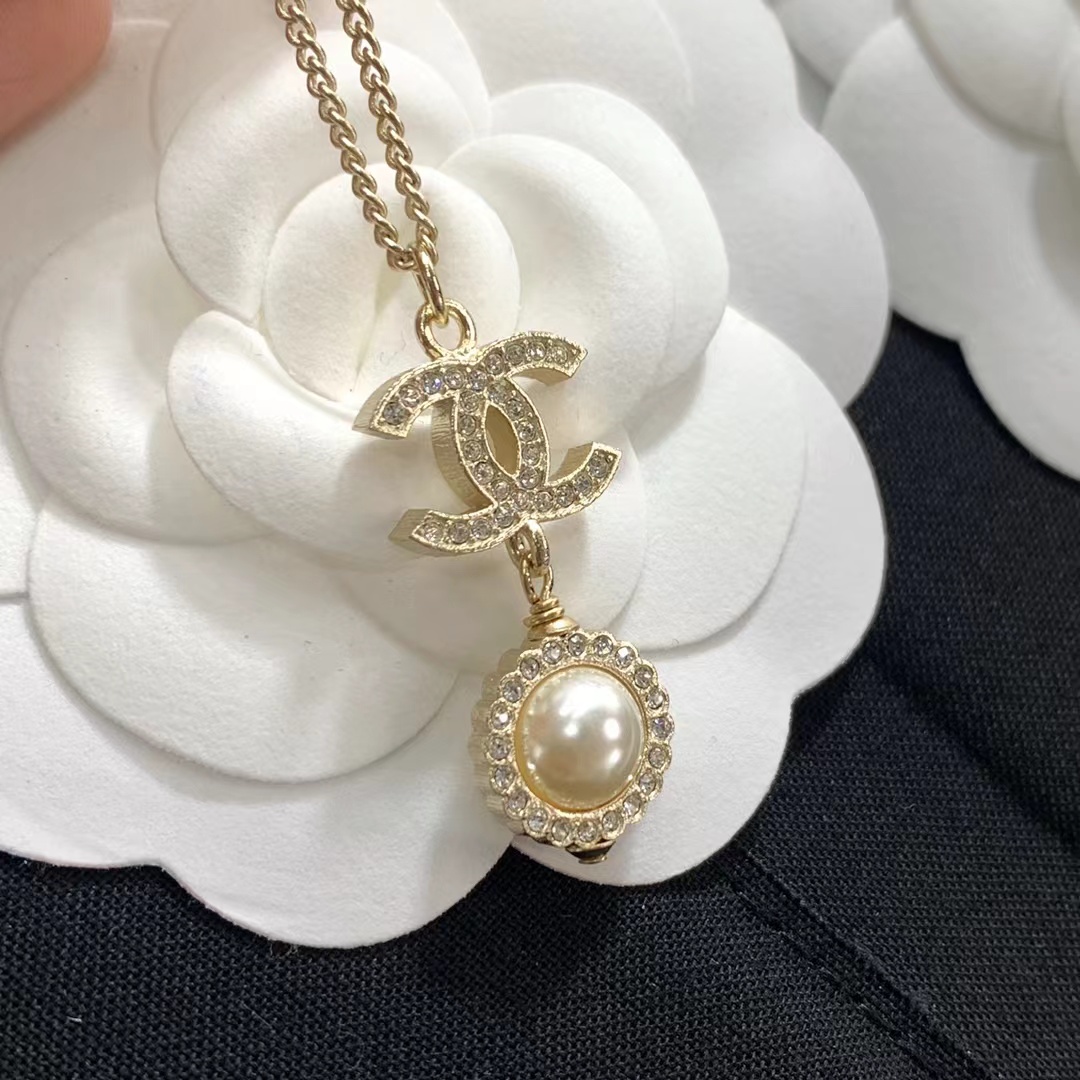 Replica Chanel Minimalist Double C Pearl Drop Necklace