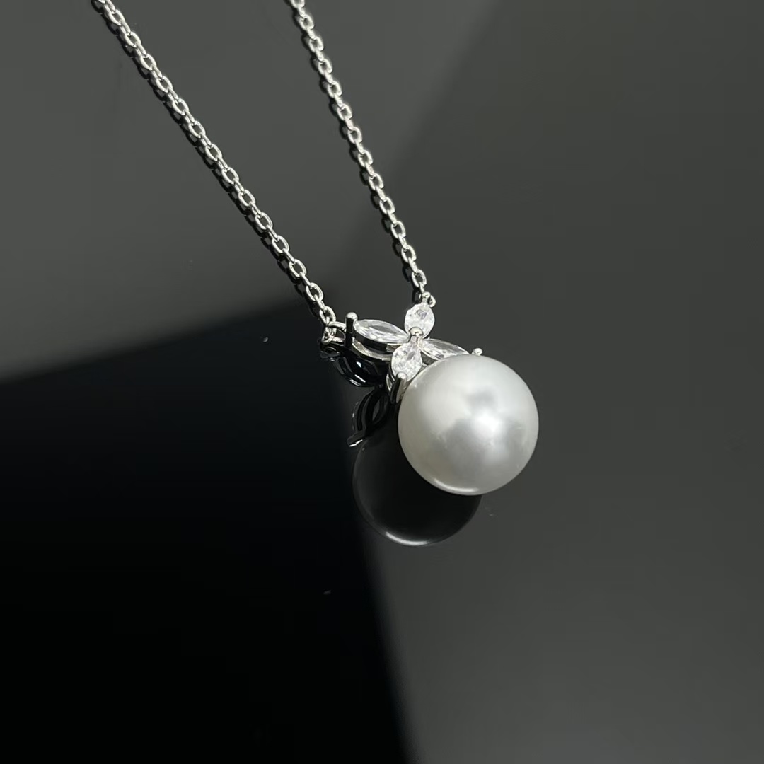 Replica Tiffany Victoria Pearl and Diamond Pendant Necklace