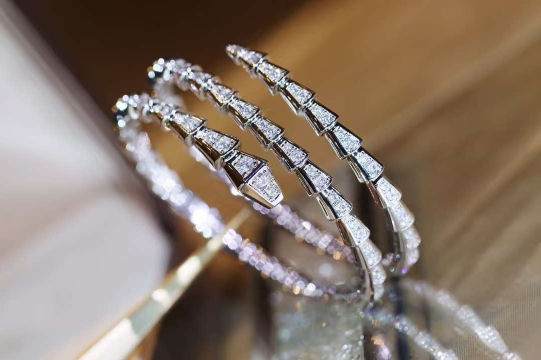 Replica Bvlgari Serpenti Viper Bracelet - Full Diamond