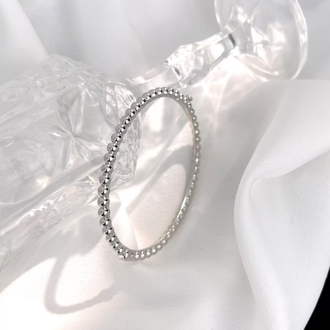 Replica Van Cleef & Arpels Perlée Pearls of Gold Bracelet - Medium Bangle