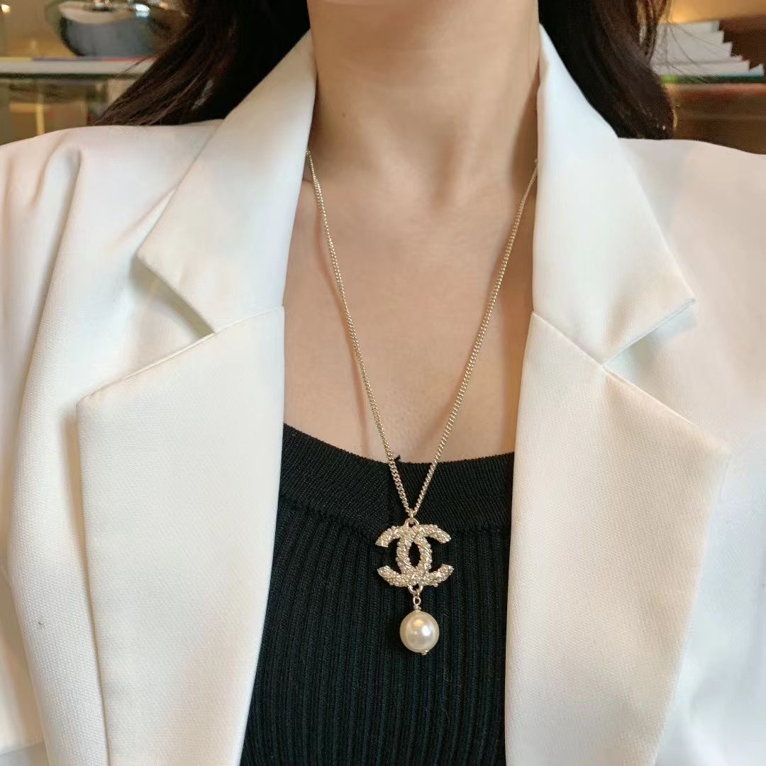 Replica Chanel Long Sweater Pearl Drop Necklace