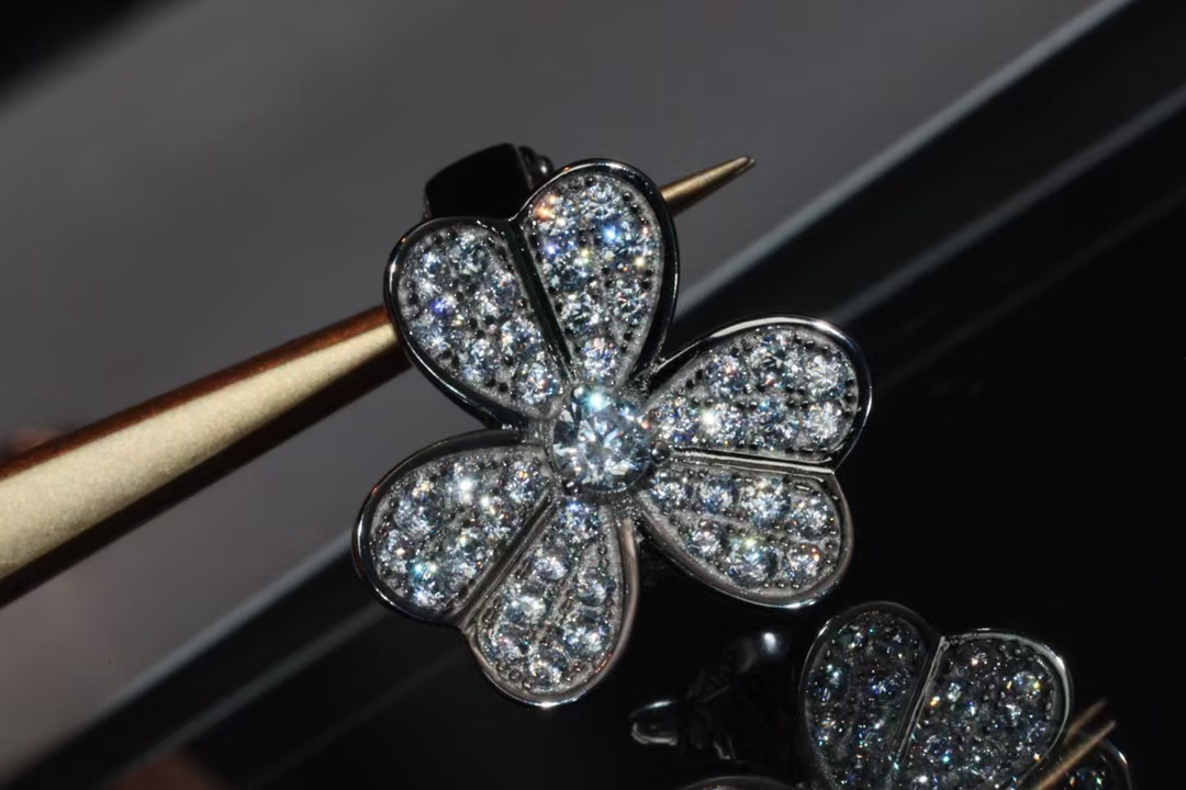 Replica Van Cleef & Arpels Frivole Earrings - Small