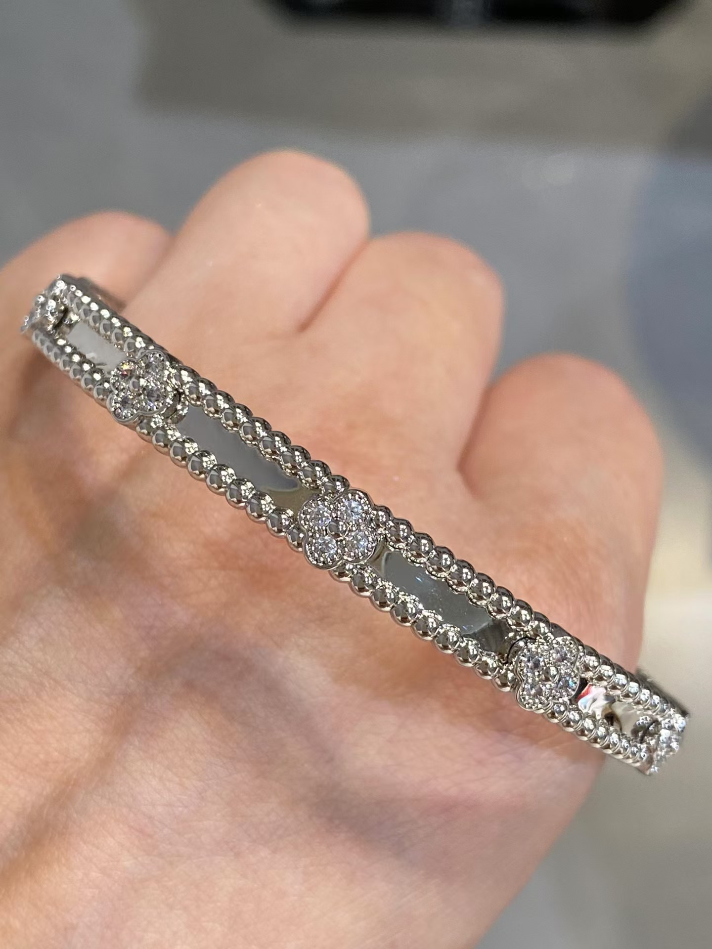 Replica Van Cleef & Arpels Perlée Sweet Clovers Bracelet, Medium Model