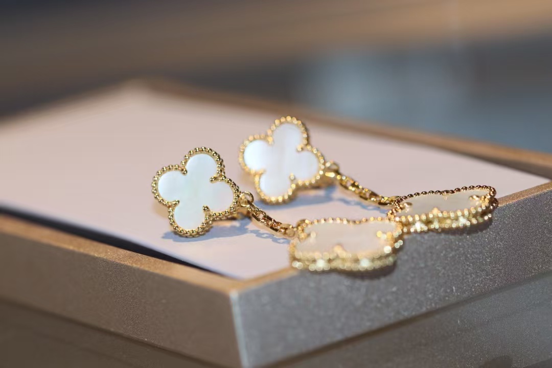 Replica Van Cleef & Arpels Magic Alhambra Earrings, 2 Motifs