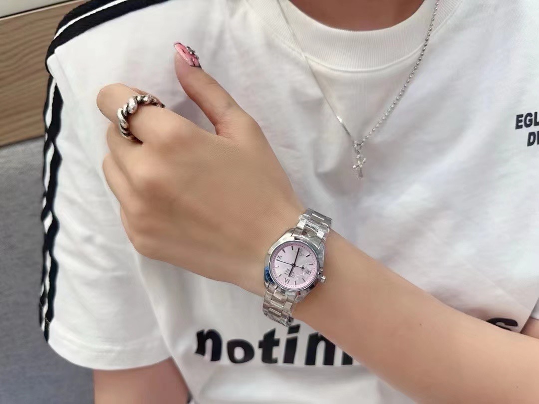 Replica Vivienne Westwood Light Pink Dial Saturn Watch - 28MM