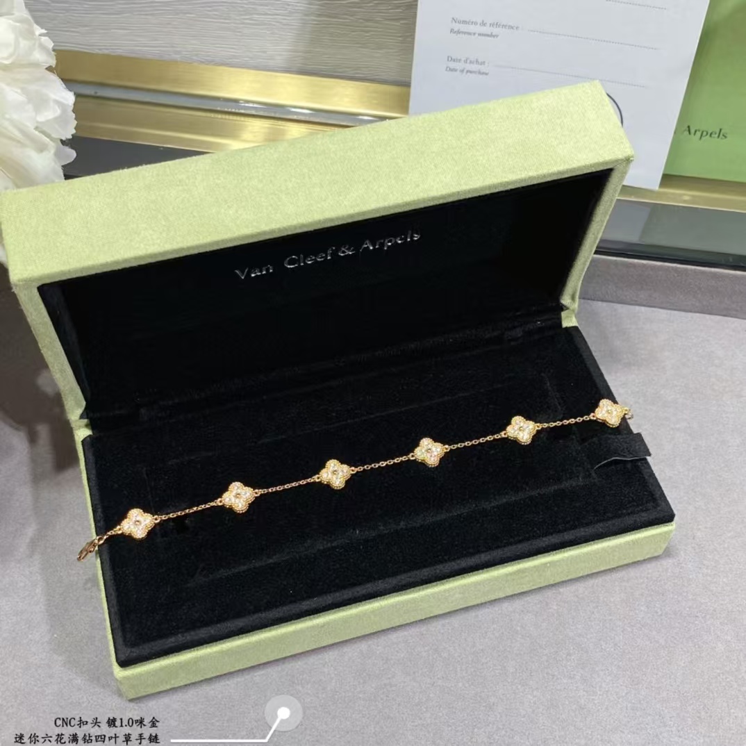 Replica Van Cleef & Arpels Full Diamond Six Clover Bracelet 0.9mm