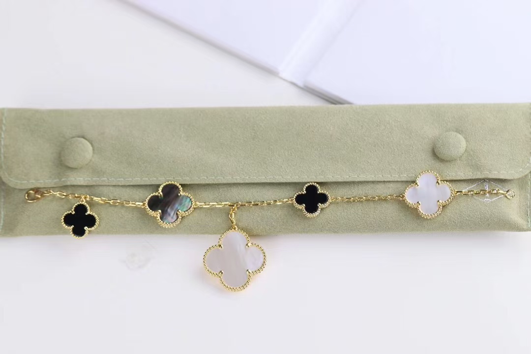 replica Van Cleef & Arpels Magic Alhambra Bracelet 5 Motifs